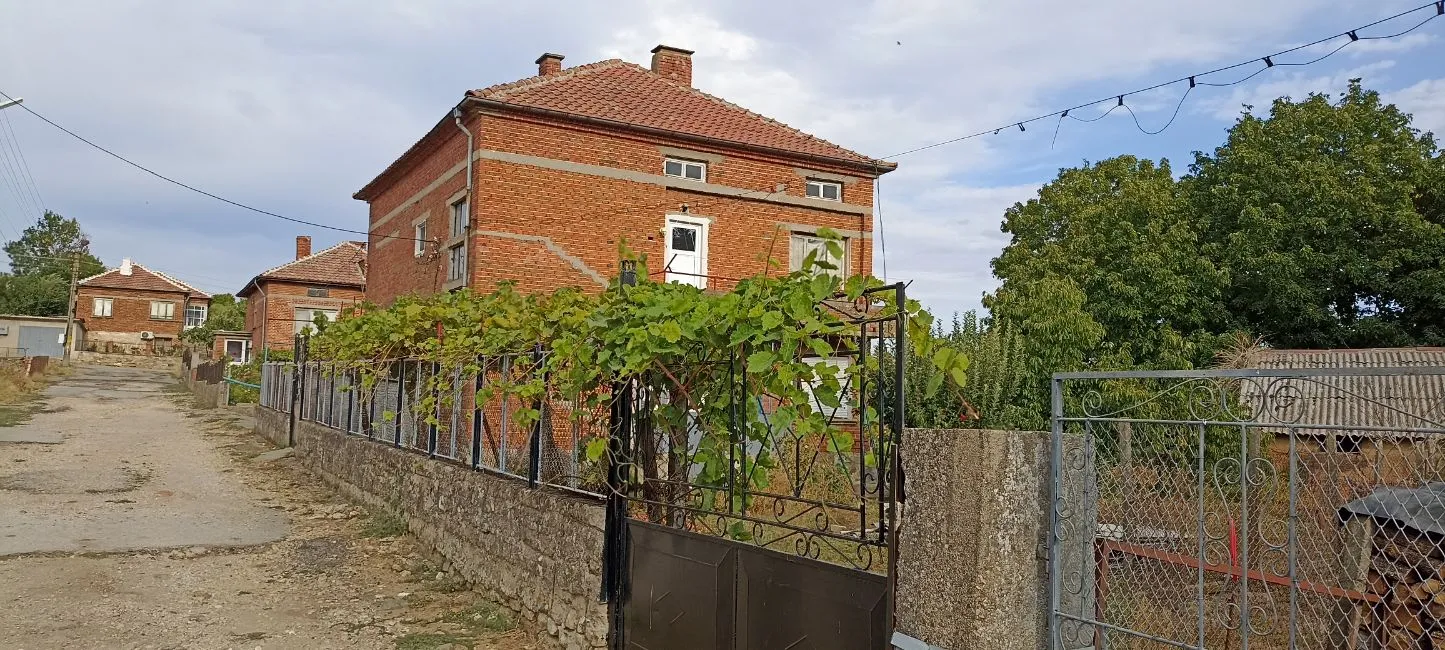 Shtëpia Për Shitje - 6500 Village Stydena BG Image 2